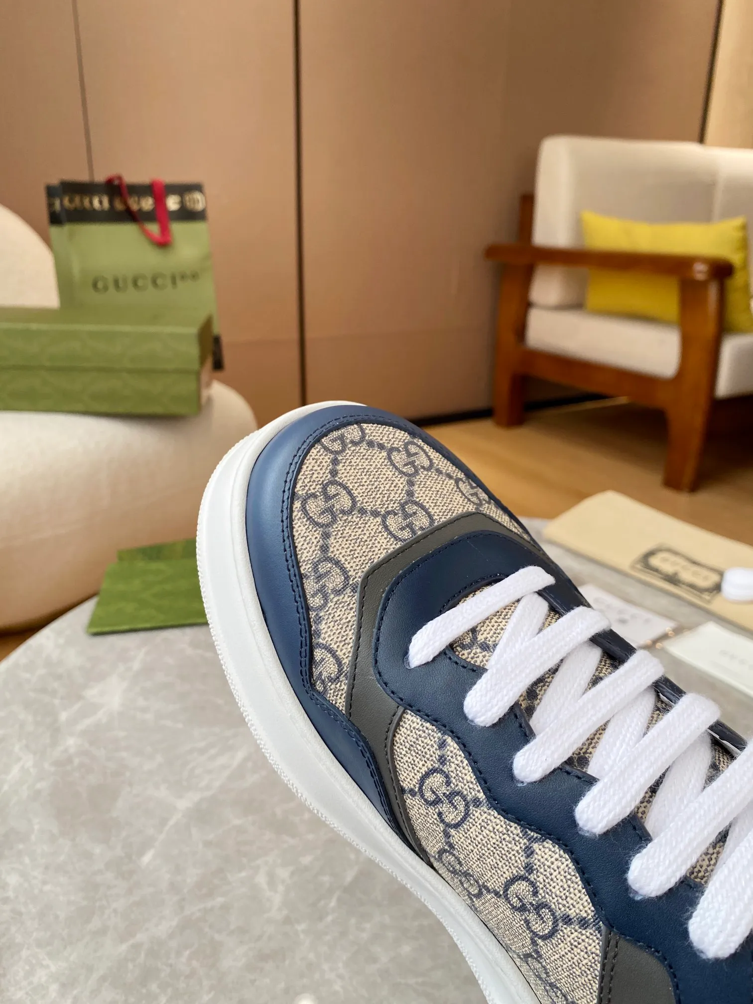 👟👟Ex-factory price 480👟👟 Women's Shoes Women's Clothing Women's Shoes Factory GUCCI New Gucci 🔵GUCCI Italian Gucci dad shoes 2️⃣ years of accumulation of dad shoes, original dismantling 1:1 development Couple 👫 style 🔜Versatile in all seasons 🔜 Fashion 🔜 Personality 🔜 Different Upper: Imported top-grained calfskin 🐮 Lining: Original grade A imported cowhide 🐮 Foot pads: Original grade A imported cowhide 💯 Full counter authentic packaging Midsole Latex pad with LOGO, last, oiled edge, air pressure coding process, supports NFC anti-counterfeiting chip detection! Size: women’s code 34-41, men’s code 38-45 (women’s 34 41, men’s 38 45 customized)
